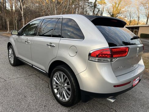 Used 2012 Lincoln MKX AWD image 3