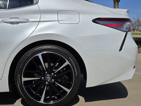 Used 2018 Toyota Camry XSE image 13