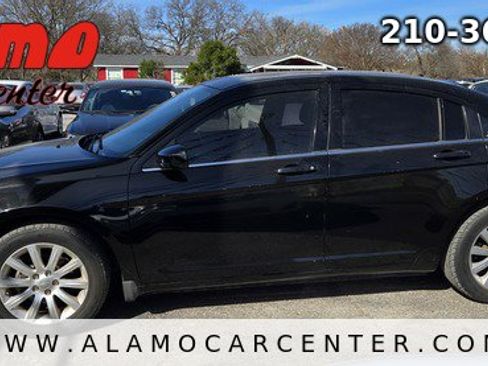Used 2013 Chrysler 200 Touring image 2