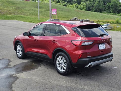 Used 2021 Ford Escape SE image 3