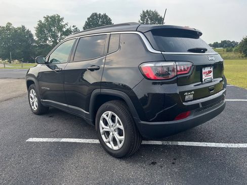 Used 2024 Jeep Compass Latitude AWD/4WD image 8