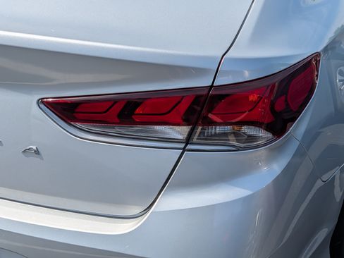 Used 2018 Hyundai Sonata SE FWD image 17