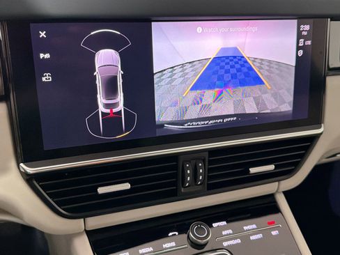 Certified 2022 Porsche Cayenne E-Hybrid Coupe AWD/4WD image 25