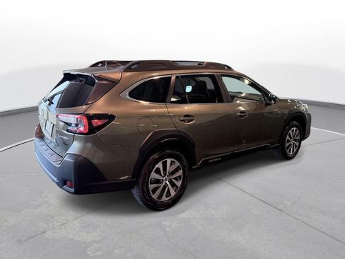 Used 2025 Subaru Outback Premium AWD/4WD image 10