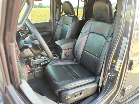 Used 2024 Jeep Gladiator Rubicon AWD/4WD image 11