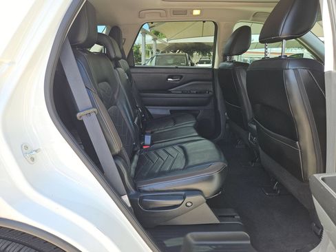 Used 2023 Nissan Pathfinder Platinum w/ Cargo Package AWD/4WD image 26
