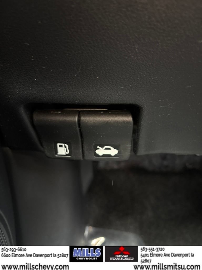 Used 2018 Nissan Versa SV FWD image 26