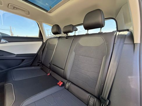 Certified 2025 Volkswagen Taos SE image 8