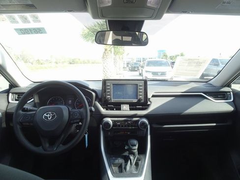 Used 2022 Toyota RAV4 LE image 11