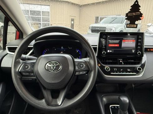 Used 2020 Toyota Corolla LE image 3