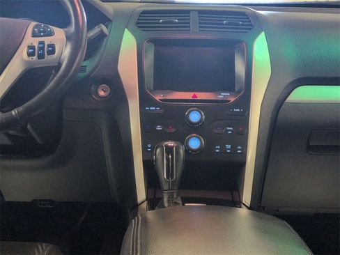 Used 2015 Ford Explorer XLT w/ Equipment Group 202A image 25
