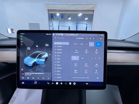 Used 2022 Tesla Model Y Performance AWD/4WD image 22