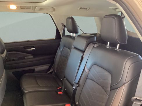 Certified 2025 Nissan Pathfinder Platinum w/ Cargo Package AWD/4WD image 22