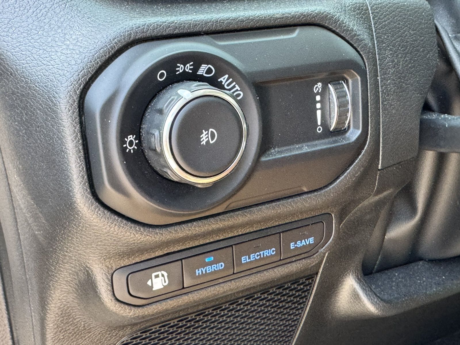 Used 2023 Jeep Wrangler Unlimited w/ 8.4" Radio Group AWD/4WD image 33