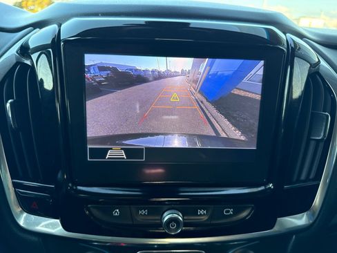 Used 2020 Chevrolet Traverse LT w/ Driver Confidence II Package AWD/4WD image 26
