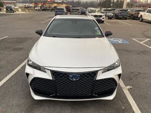 Used 2022 Toyota Avalon XSE image 4
