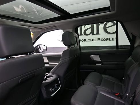 Used 2025 Ford Expedition Active AWD/4WD image 28