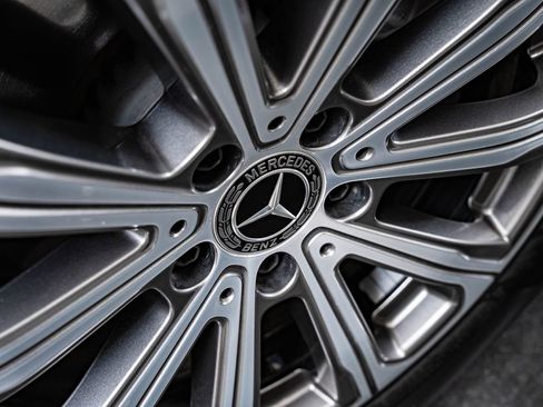 Certified 2025 Mercedes-Benz GLC 300 4MATIC image 8