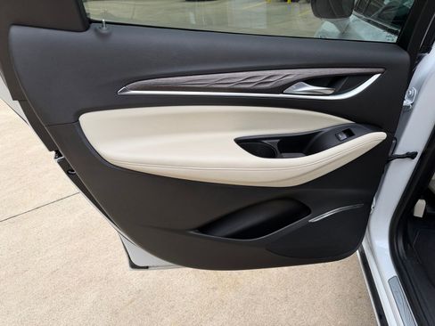 Used 2024 Buick Enclave Avenir w/ Avenir Technology Package image 23