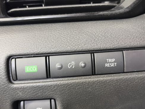 Certified 2023 Nissan Sentra SR FWD image 27
