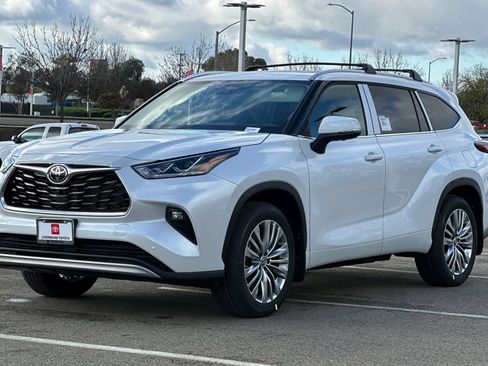 New 2026 Toyota Highlander XLE image 7