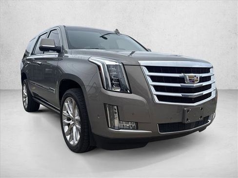 Used 2017 Cadillac Escalade Premium Luxury image 3