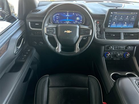 Used 2024 Chevrolet Suburban Premier image 42