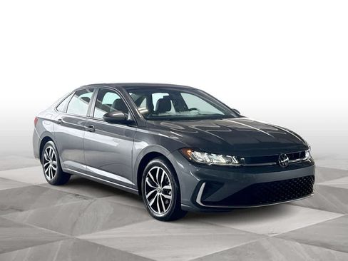 Used 2025 Volkswagen Jetta SE FWD image 2