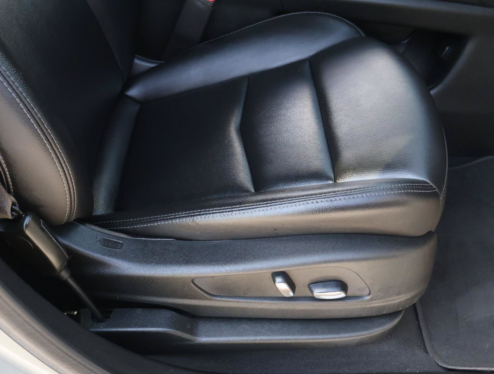 Used 2024 Cadillac XT5 Luxury w/ LPO, Floor Liner Package FWD image 22