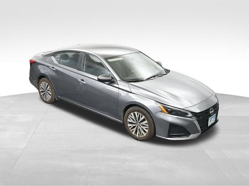 Used 2024 Nissan Altima 2.5 SV FWD image 23