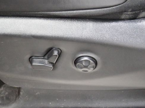 Used 2023 Chrysler Pacifica Limited FWD image 16