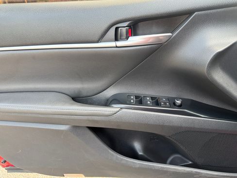 Used 2019 Toyota Camry XSE FWD image 13