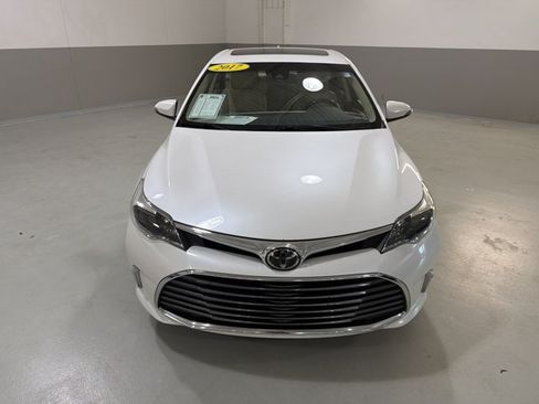 Used 2017 Toyota Avalon Limited FWD image 3