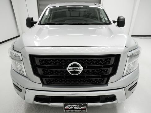 Used 2021 Nissan Titan SV w/ SV Convenience Package image 2