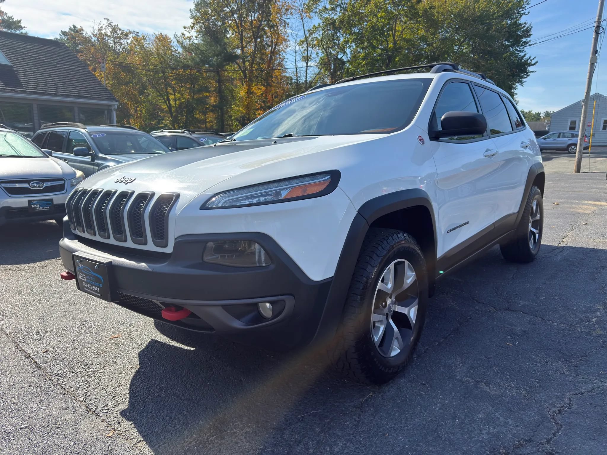 Used 2017 Jeep Cherokee Trailhawk AWD/4WD image 3