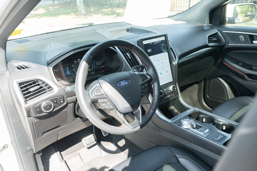 Used 2024 Ford Edge ST-Line w/ Class II Trailer Tow Package AWD/4WD image 18