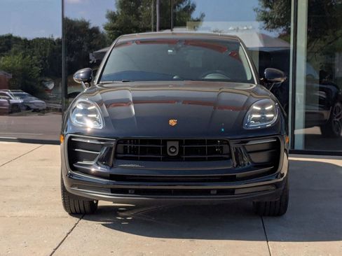 Certified 2025 Porsche Macan image 6