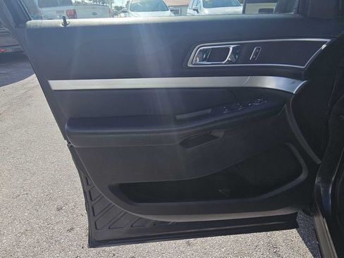 Used 2017 Ford Explorer XLT w/ Equipment Group 202A FWD image 13