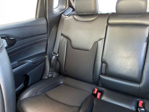 Used 2025 Jeep Compass Trailhawk image 38