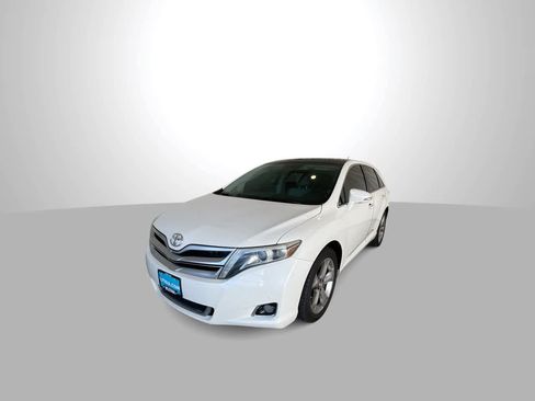 Used 2015 Toyota Venza Limited image 4