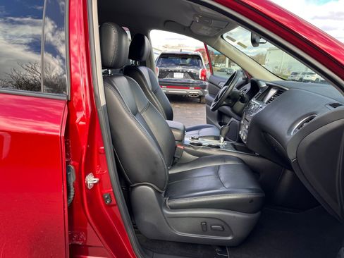 Used 2019 Nissan Pathfinder SL image 18