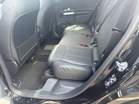 Used 2023 Mercedes-Benz GLB 250 4MATIC image 11