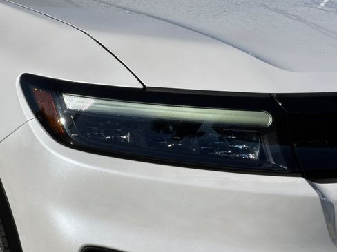 Used 2024 Honda Prologue EX image 12