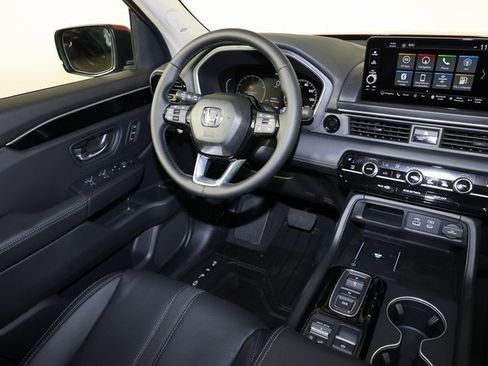 New 2025 Honda Pilot Touring image 7
