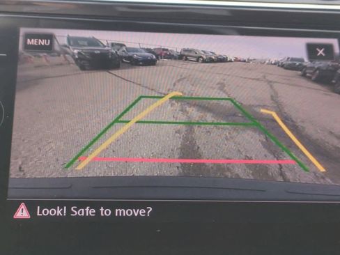 Used 2019 Volkswagen Tiguan SE w/ Panoramic Sunroof Package image 29