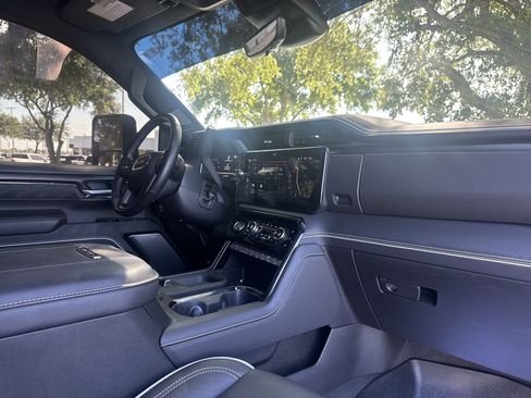 Used 2025 GMC Sierra 2500 AT4X AWD/4WD image 17