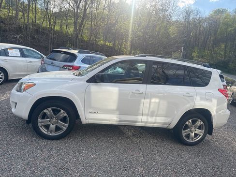 Used 2009 Toyota RAV4 Sport AWD/4WD image 2