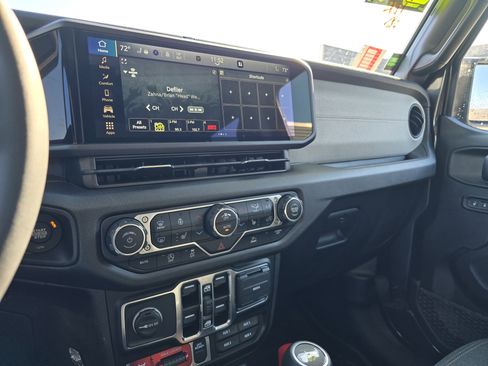 Used 2024 Jeep Wrangler Willys image 23