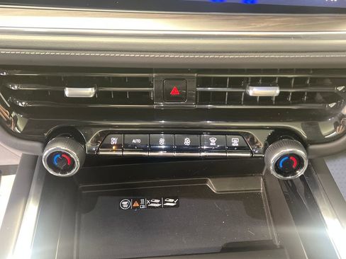 Used 2025 Chevrolet Tahoe Z71 w/ Comfort Package image 31