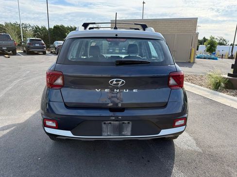 Certified 2023 Hyundai Venue Limited FWD image 5